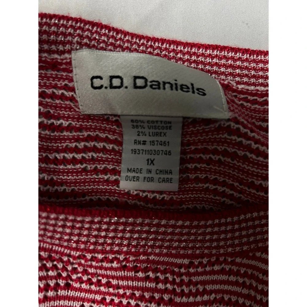 CD‎ Daniels Womens 1X Red White Striped Metallic Lurex Side Button Sweater